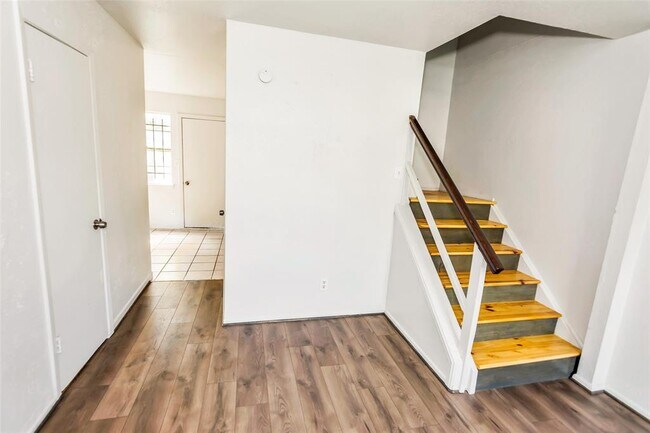 Photo - 9734 Farragut St