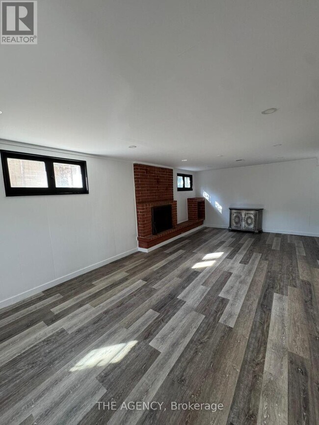 Photo - 64 Farningham Crescent