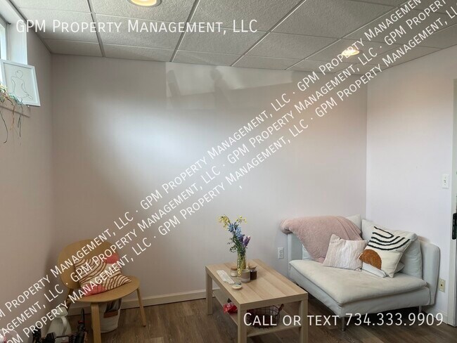 Photo - COMMERCIAL OFFICE BUILDING