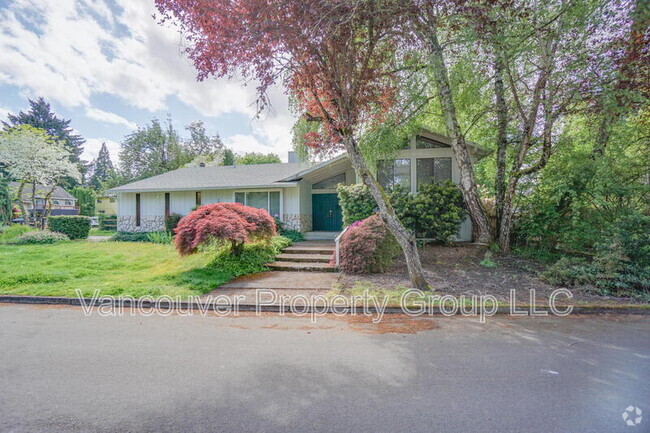 Building Photo - 7003 NW Dogwood Dr Rental