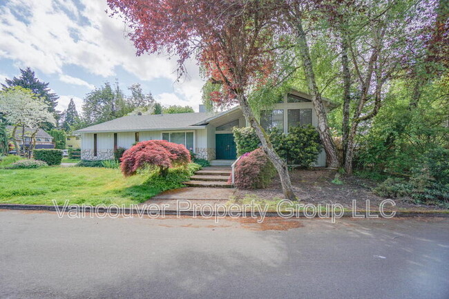 Photo - 7003 NW Dogwood Dr House
