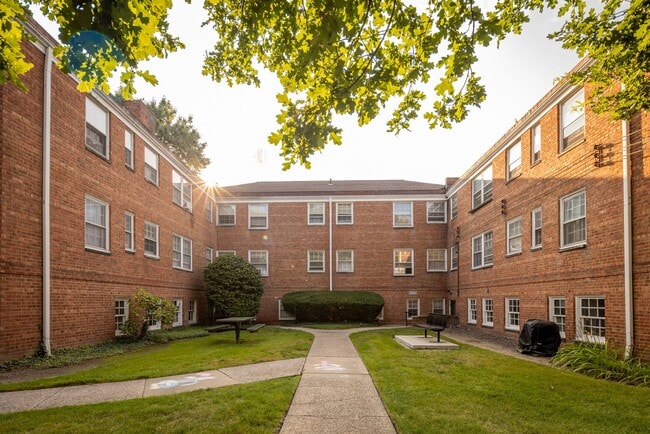 Photo - North Moreland Courts Apartments