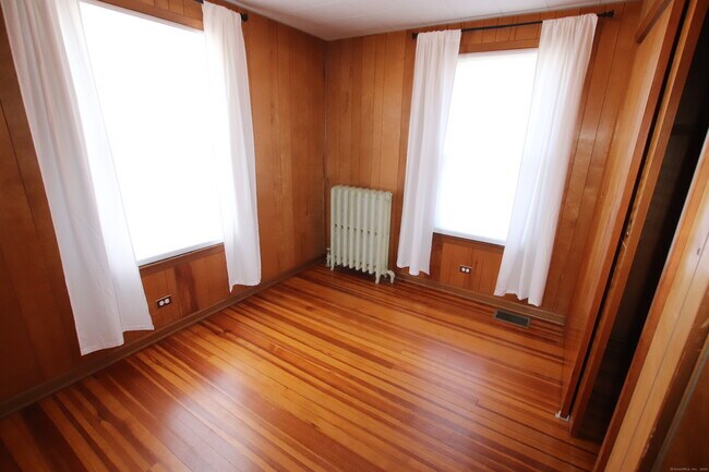 Photo - 328 New London Turnpike