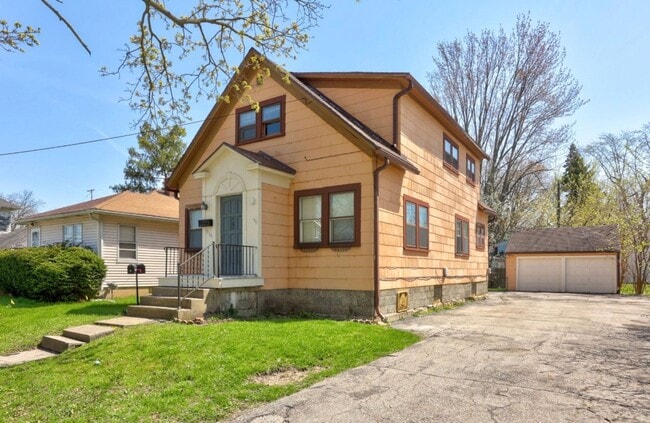 Building Photo - 916 S Webster St Unit 916 S Webster St