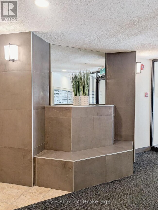 Photo - 1300 Richmond Rd Unité 410