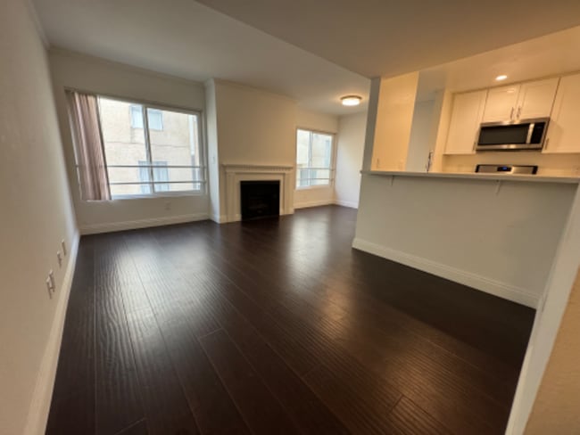 Building Photo - 10911 Rochester Ave Rental