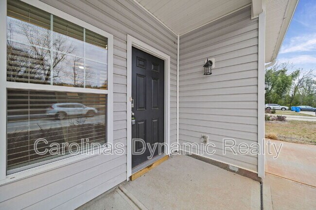 Photo - 916 S Battleground Ave Unit 4