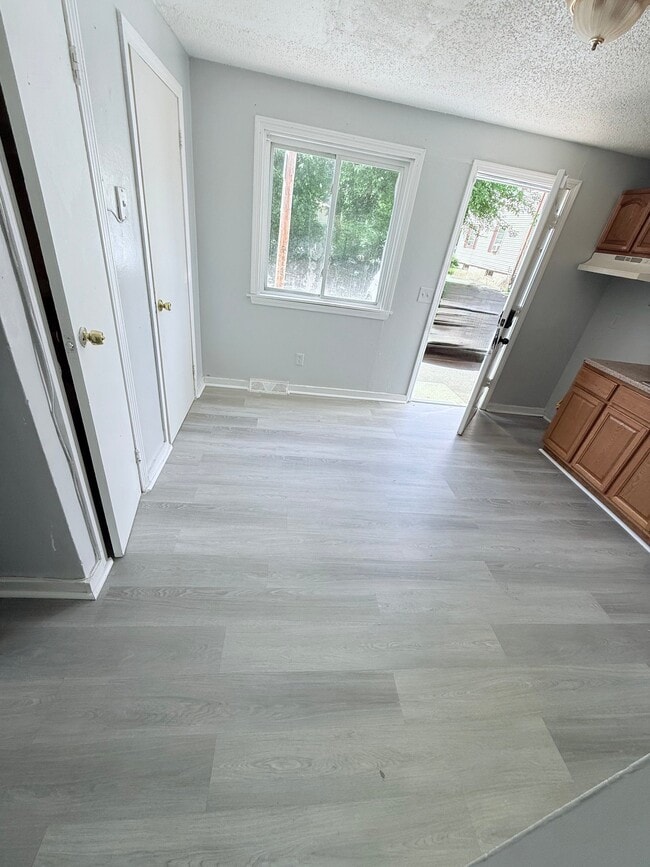 Building Photo - 161 Martin St