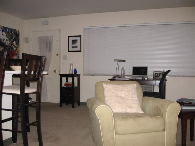 Photo - 2032 Linden Ave Unit A