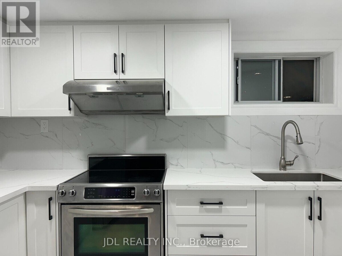 Photo - 110 Robinson St