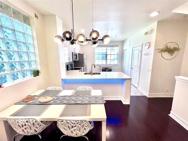 Photo - 450 NE 2nd Ave