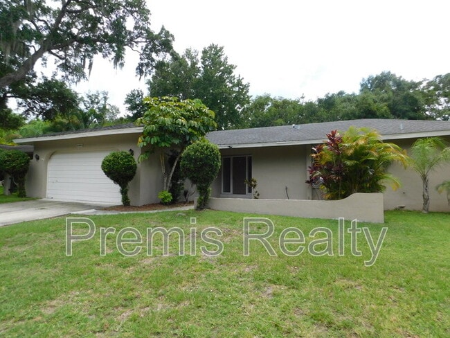 Building Photo - 1840 Oak Forest Dr W