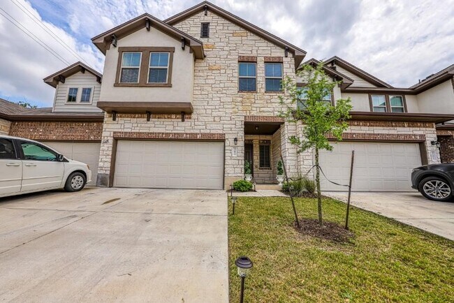 Photo - 2304 S Lakeline Blvd