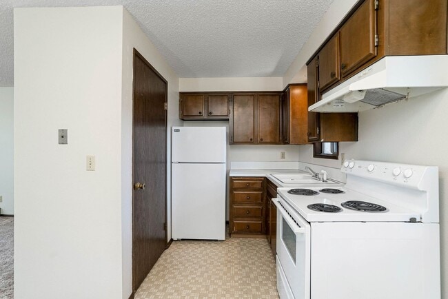 Photo - 046-Lancaster Court