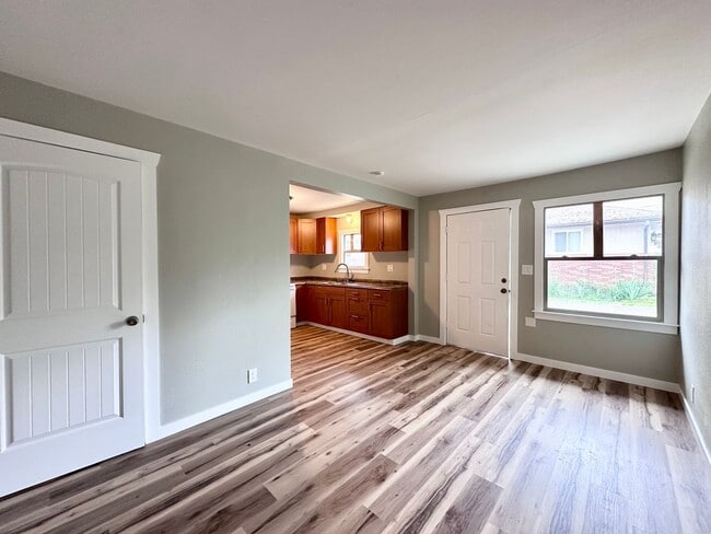 Photo - CHARMING ONE LEVEL HOME W/ GARAGE! W/S/G INCLUDED!