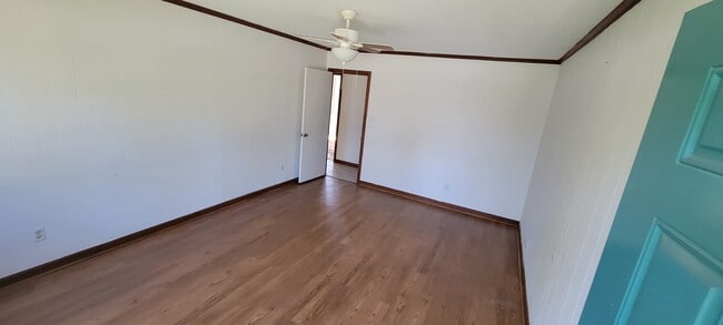 Photo - 3530 Lynn Ave