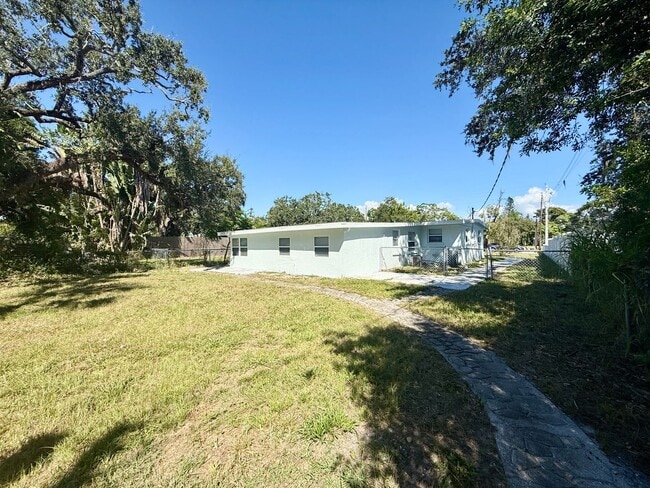 Photo - Four Bedroom Bradenton Rental - Large Yard