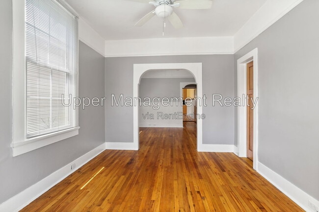 Photo - 806 Constantinople St