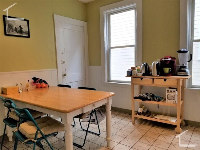 Photo - Large Unit on Coolidge Corner, Eat-in Kitchen Laundry on a Site, Parking for Rent, Big Bedrooms, ...