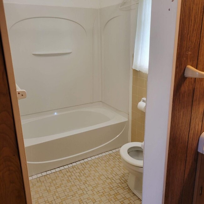 Photo - 809 Church St