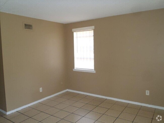 Building Photo - Awesome Duplex For Rent COMING SOON! Rental