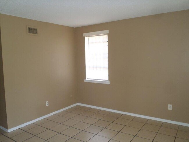 Building Photo - Awesome Duplex For Rent available now! Rental