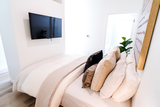 Urban Loft Co. Memphis- Utilties Included