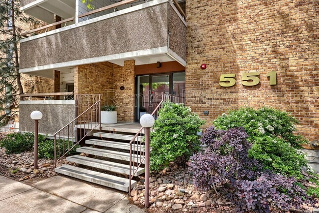 Building Photo - 551 N Pearl St Unit Apt 303