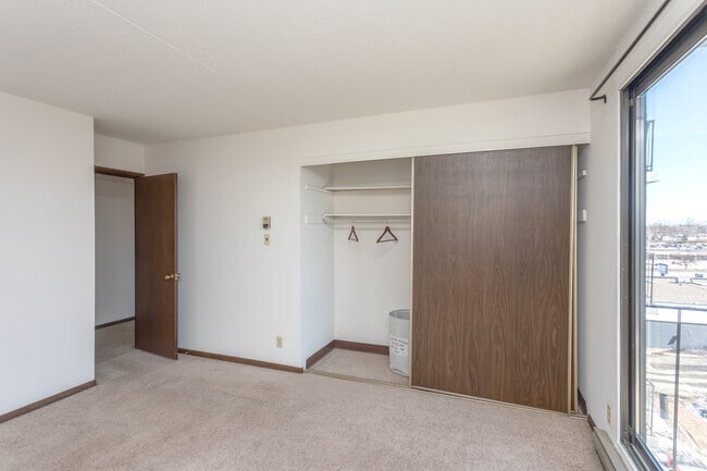 2BR, 1BA - 1,070SF
