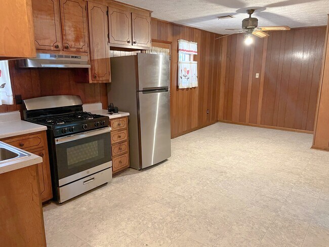 Kitchen/Dining Room - 523 Woodbrook Dr