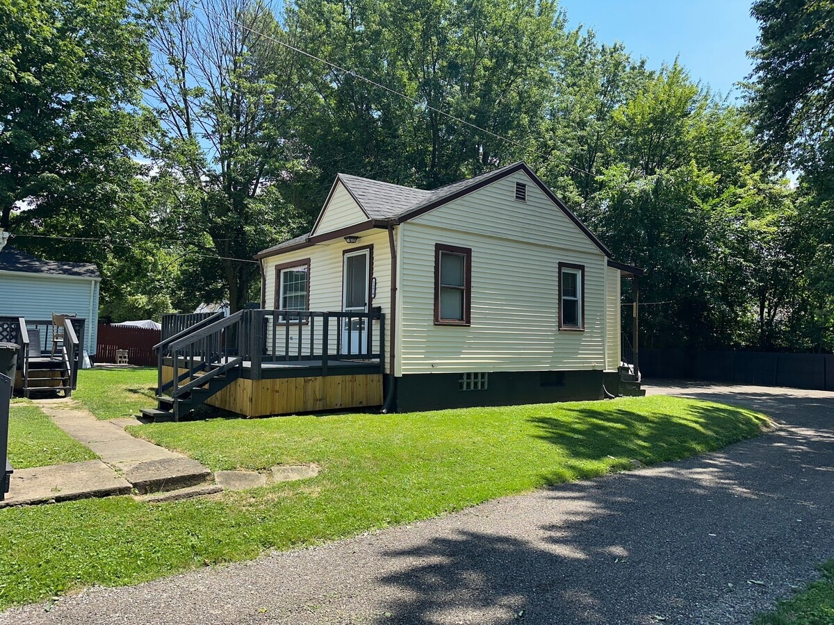 Photo - 1174 Youngstown Rd SE