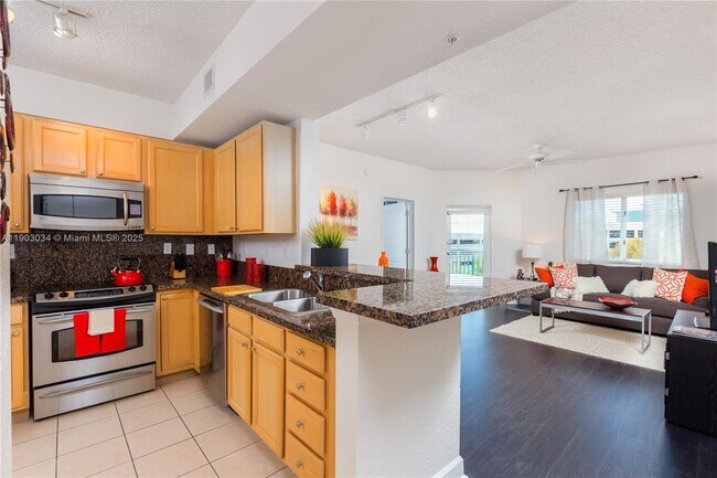 Photo - 6001 SW 70th St Unidad 610