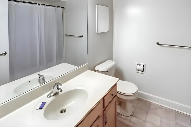 Photo - Court Royale