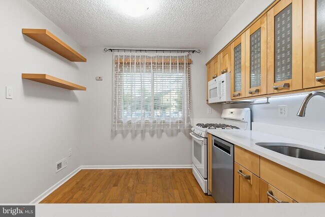 Photo - 60 Hampshire Dr