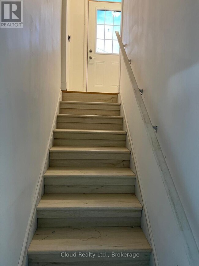 Photo - 4105 Channing Cres