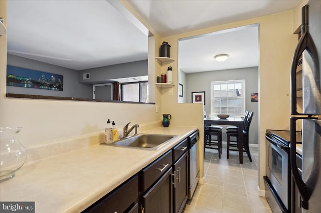 Photo - 2319 Pond View Dr