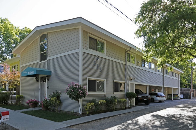 Primary Photo - Midtown Manor Rooming House