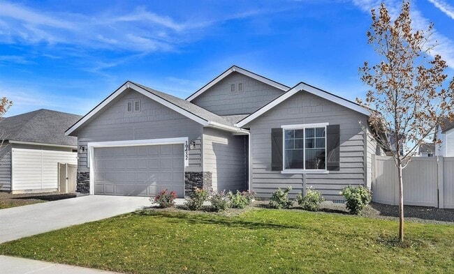 Building Photo - Welcome to this stunning 4-bedroom, 2-bathroom home located in the vibrant community of Caldwell,...