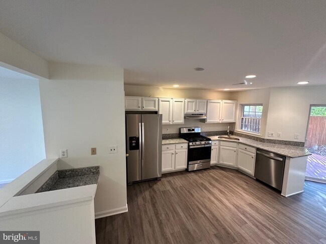 Photo - 43539 Kiplington Square