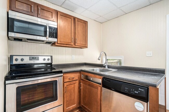 Photo - $1350 Eastwood 2-Bed/1-Bath Ranch, Basement, Large, Fenced yard - Ask about our no security depos...