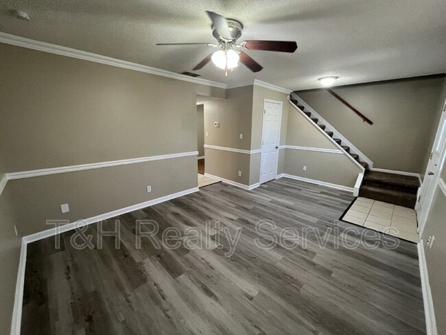 Photo - 1090 Greenwood Trail W Dr