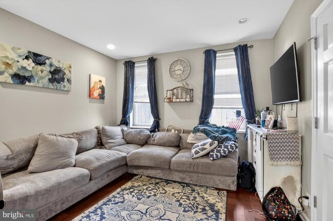 Building Photo - 1708 Catharine St Unit 1