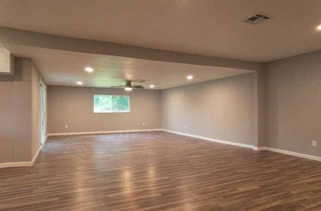 Photo - 25373 Goodson Rd