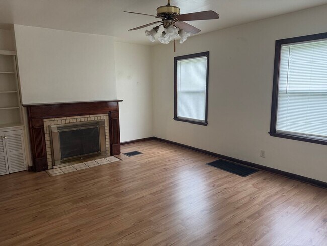 Photo - 694-696 Everett Ave Unit 694 Everett Ave