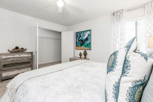 Regency Park Apartment Homes