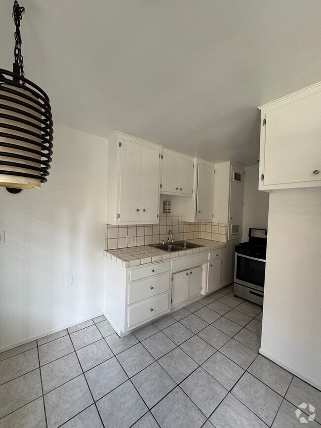 Building Photo - 1 Bedroom in Gardena With Parking Included... Unit C Rental