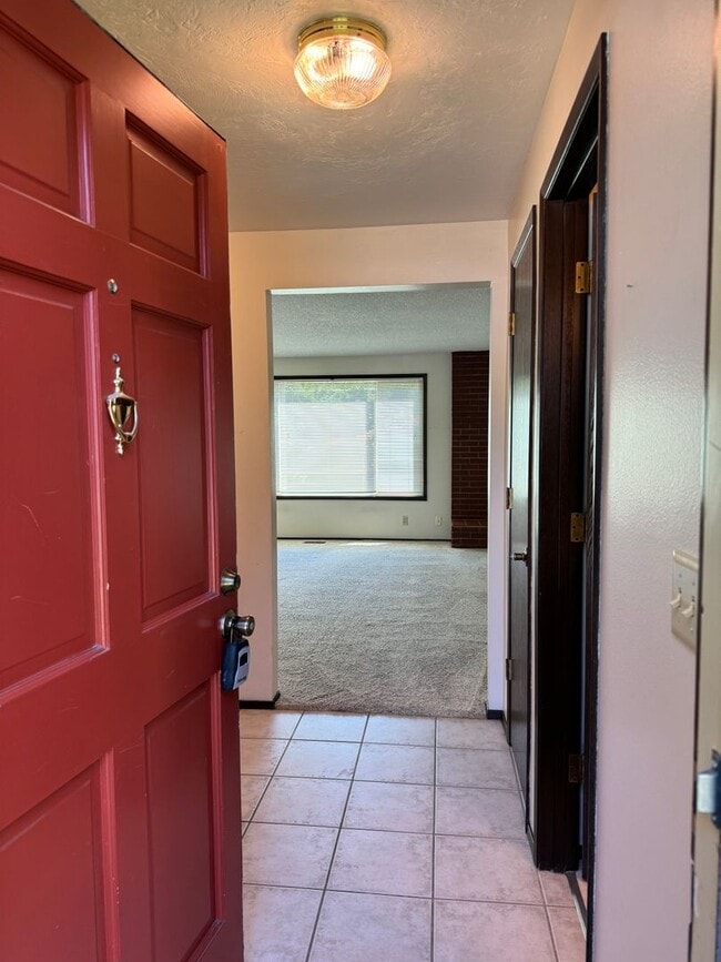 Photo - 3 bedroom 2.5 bathroom duplex off Coburg Rd.