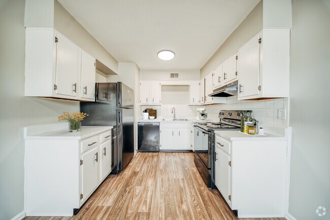 Building Photo - Roban Rental