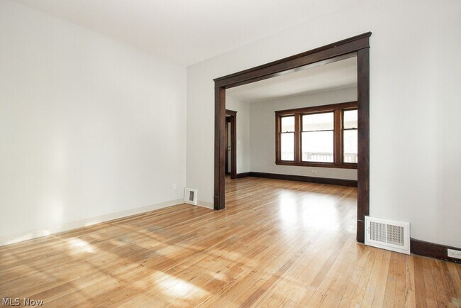Photo - 1295 Jackson Ave