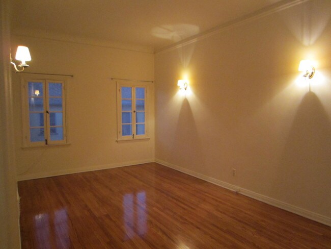 Photo - 115 N Sweetzer Ave